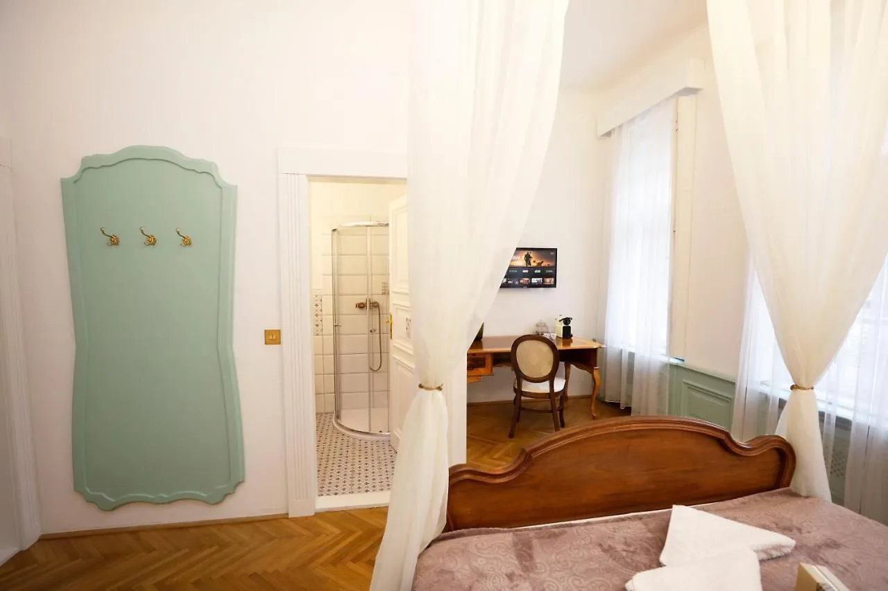 Bed & Breakfast Villabaroque_Eger Hongarije